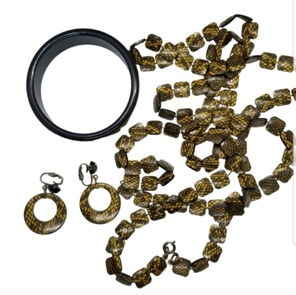 VINTAGE YELLOW & BLACK SNAKESKIN PATTERN NECKLACE, EARRINGS & BRACELET SET - Picture 8 of 8